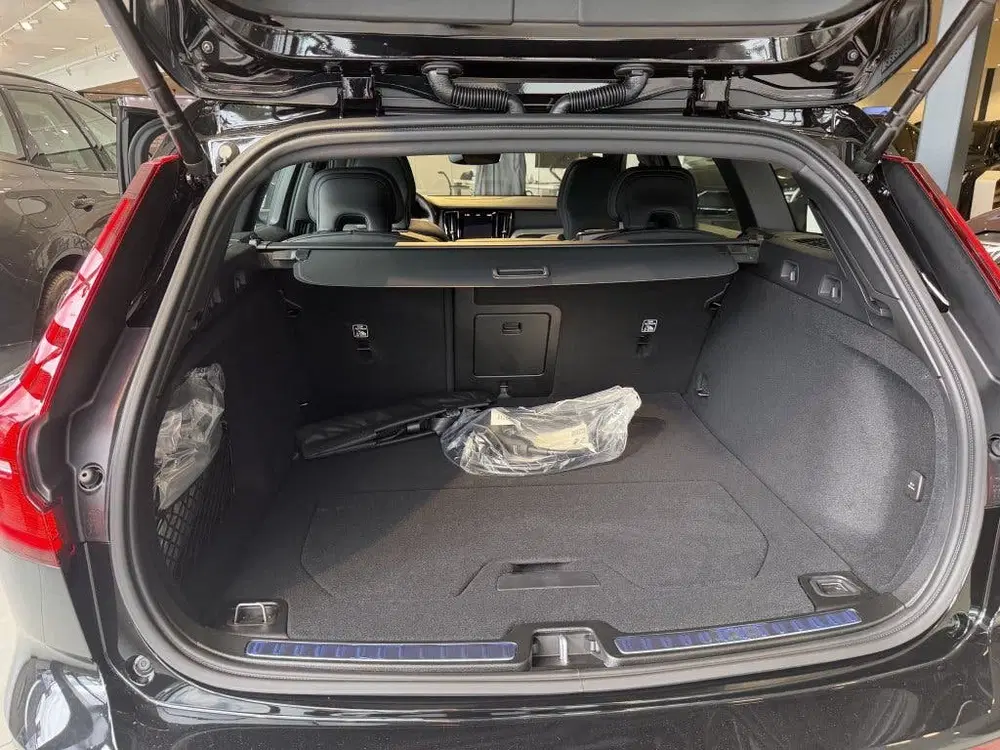 Volvo V60 2.0 T6 AWD Plus Dark uit 2026, foto 11