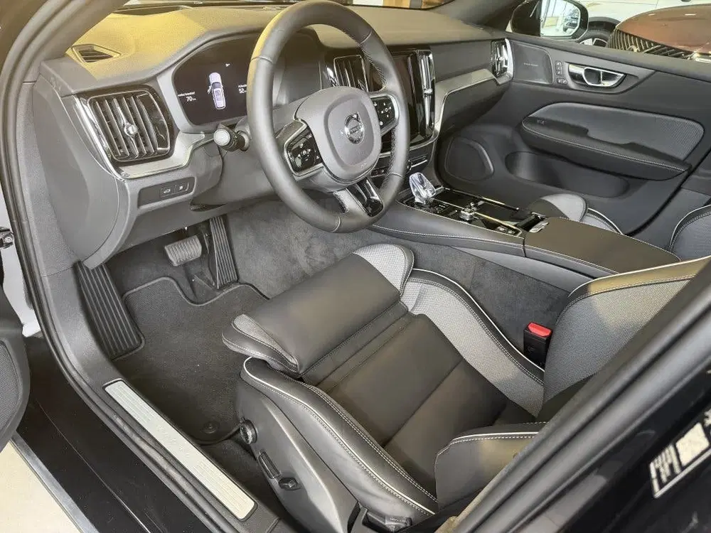Volvo V60 2.0 T6 AWD Plus Dark uit 2026, foto 7
