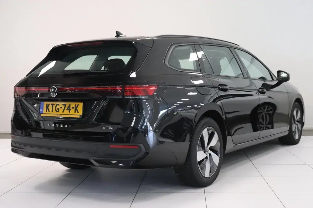Volkswagen Passat 1.5 eTSI Business uit 2024, foto 2