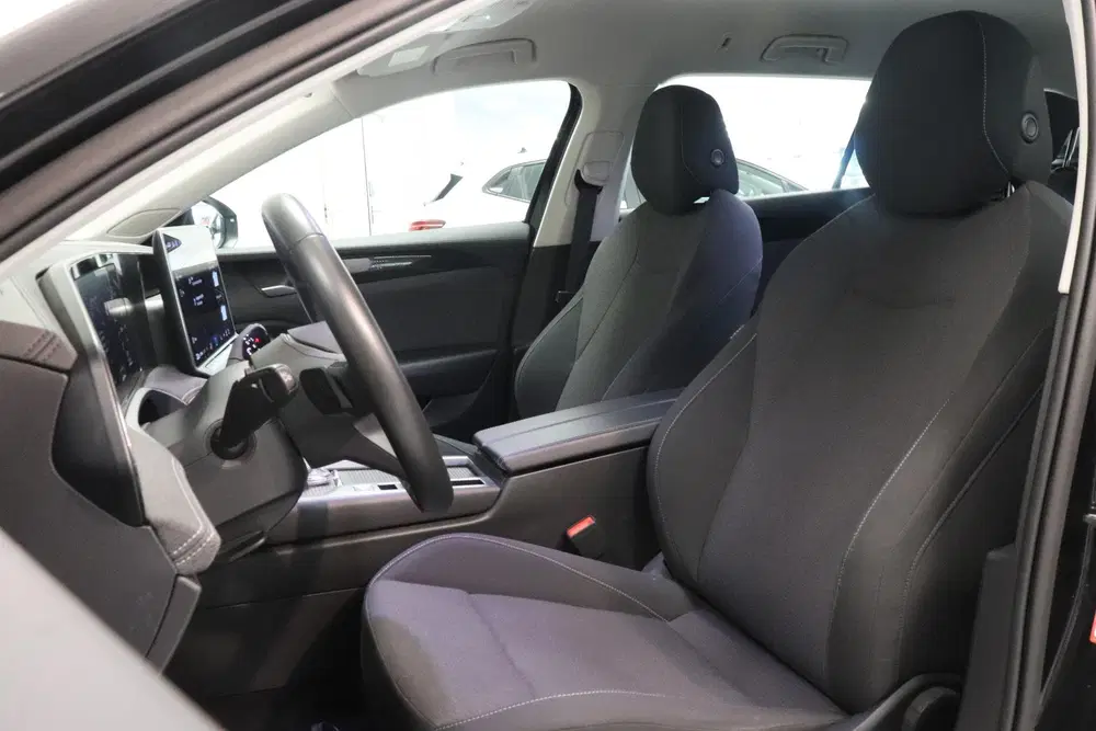 Volkswagen Passat 1.5 eTSI Business uit 2024, foto 7
