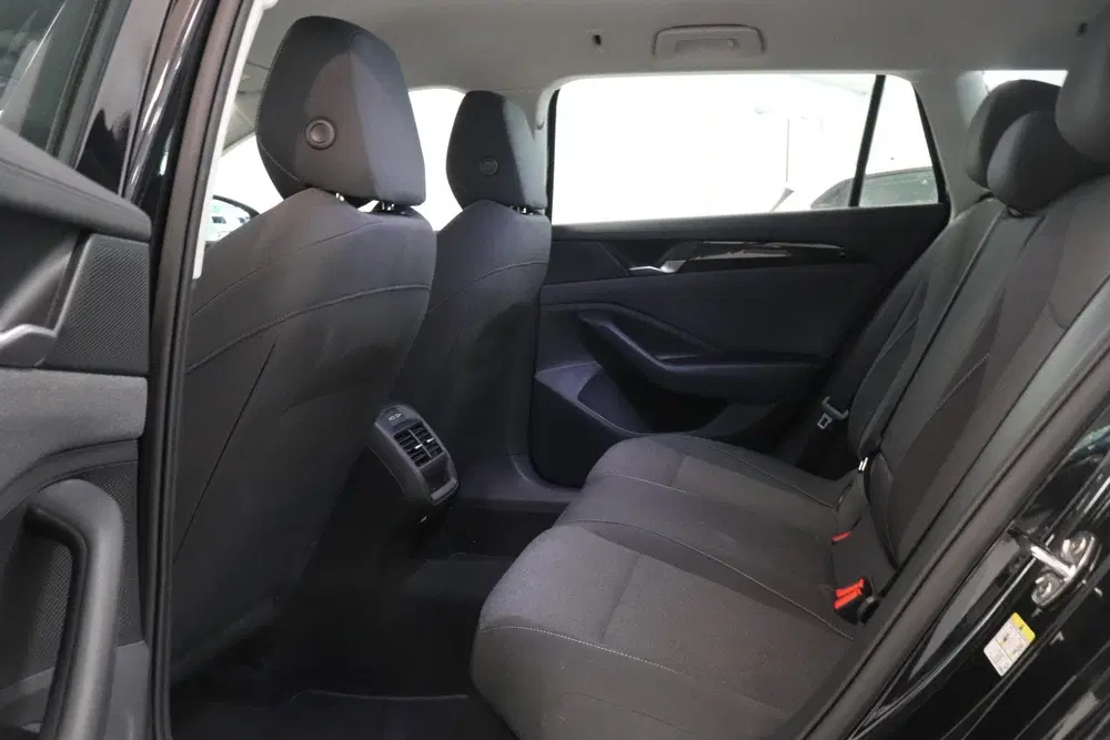 Volkswagen Passat 1.5 eTSI Business uit 2024, foto 8