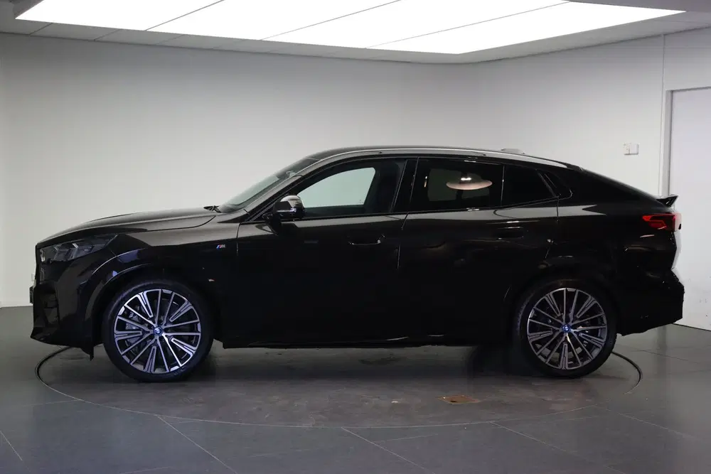BMW iX2 eDrive20 M Sport uit 2025, foto 2
