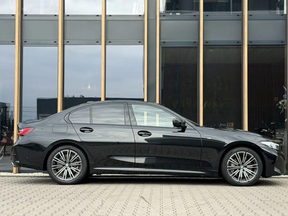 BMW 3-serie 330i xDrive M-sport uit 2025, foto 10