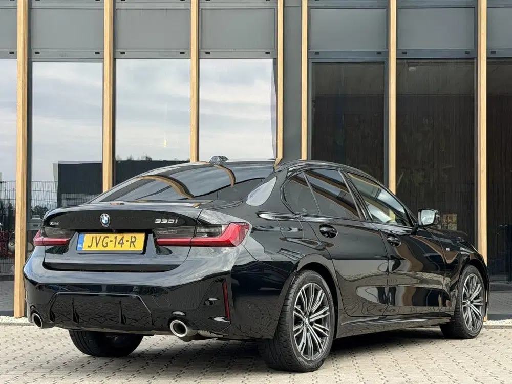 BMW 3-serie 330i xDrive M-sport uit 2025, foto 2