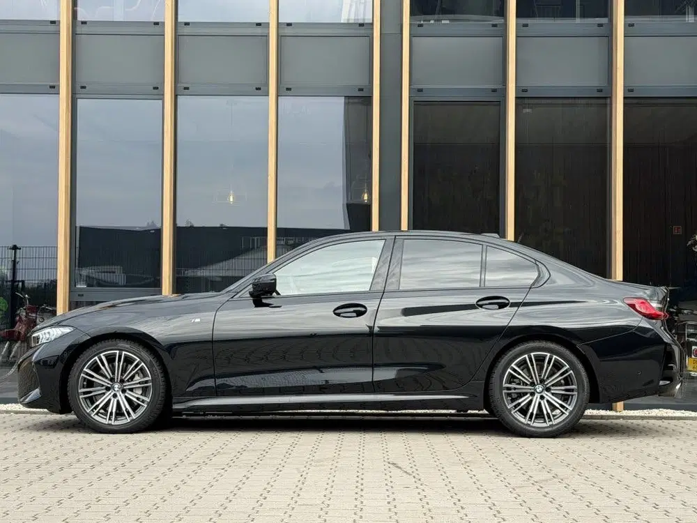 BMW 3-serie 330i xDrive M-sport uit 2025, foto 4