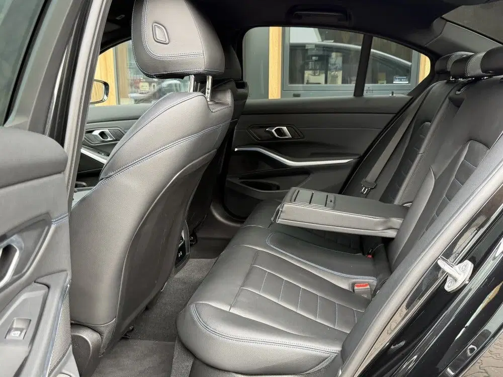 BMW 3-serie 330i xDrive M-sport uit 2025, foto 5