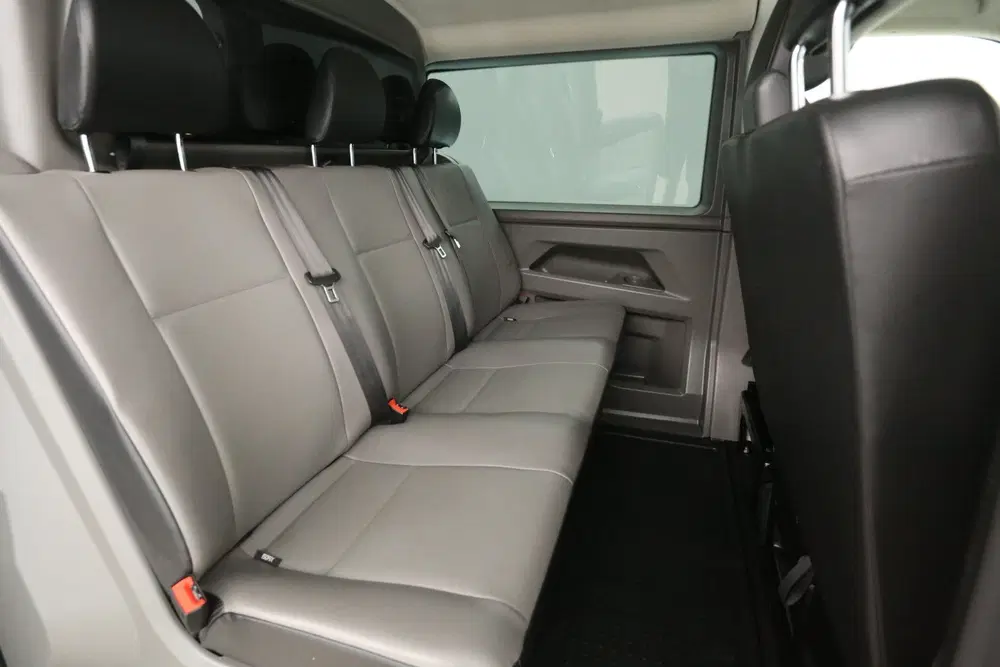 Volkswagen Transporter 2.0 TDI L2H1 uit 2022, foto 3