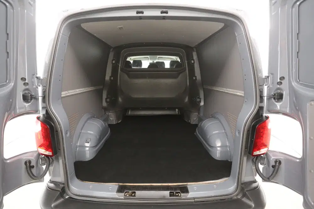 Volkswagen Transporter 2.0 TDI L2H1 uit 2022, foto 4