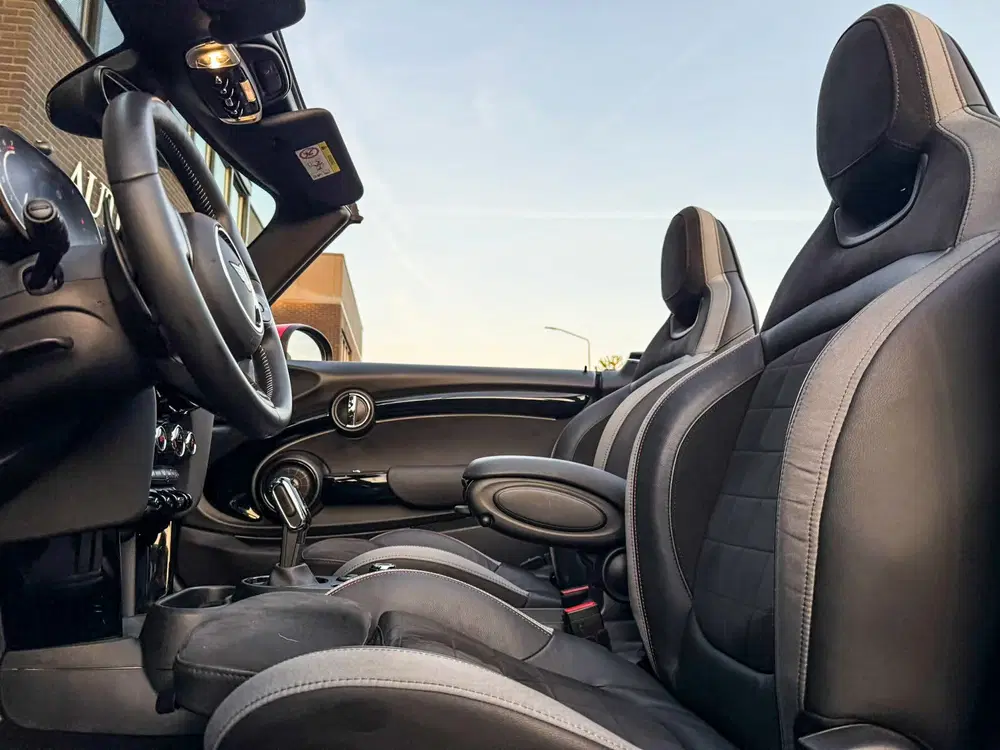 Mini Cabrio 2.0 John Cooper Works JCW Pack F1 aut 231p uit 2024, foto 4