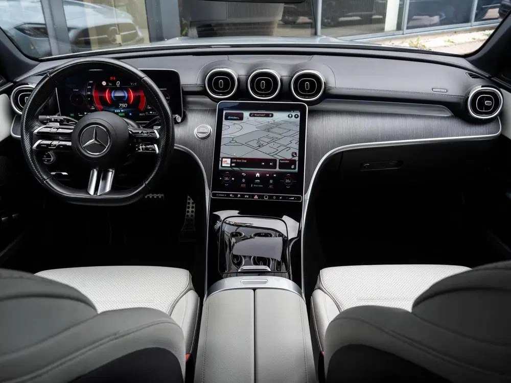 Mercedes-Benz C-Klasse Mercedes C-klasse Estate C300e AMG uit 2022, foto 10