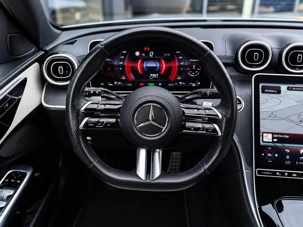 Mercedes-Benz C-Klasse Mercedes C-klasse Estate C300e AMG uit 2022, foto 11