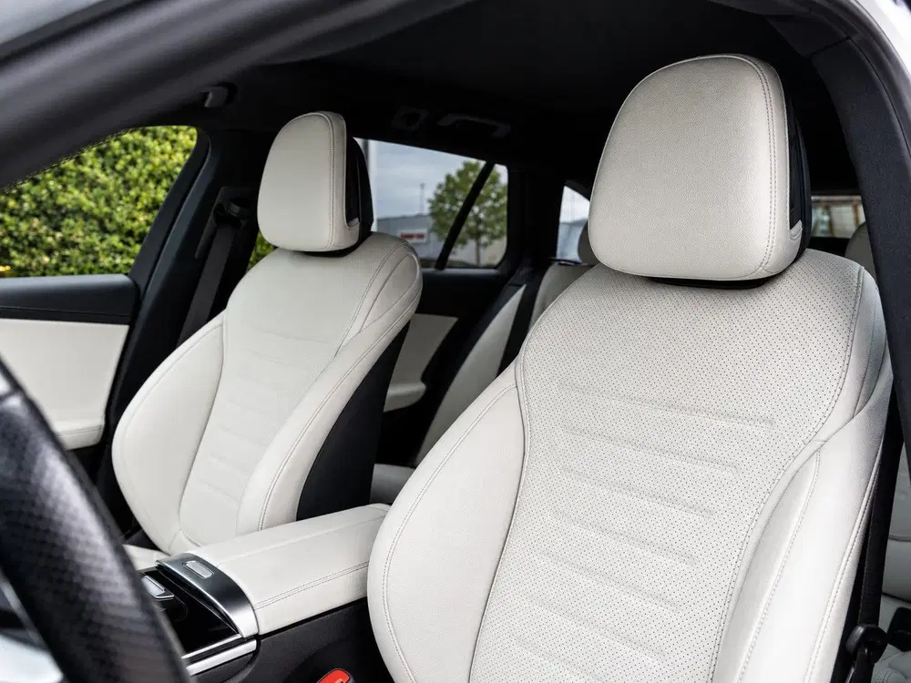 Mercedes-Benz C-Klasse Mercedes C-klasse Estate C300e AMG uit 2022, foto 12