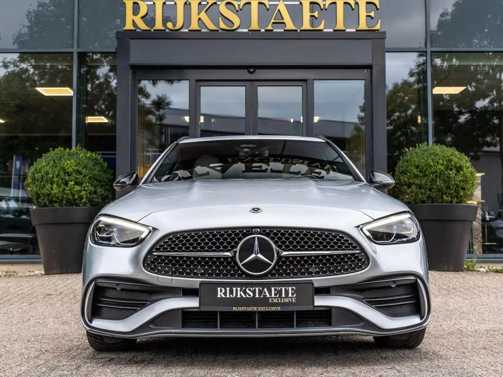Mercedes-Benz C-Klasse Mercedes C-klasse Estate C300e AMG uit 2022, foto 3