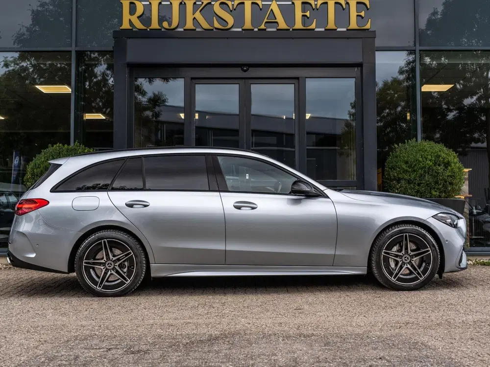 Mercedes-Benz C-Klasse Mercedes C-klasse Estate C300e AMG uit 2022, foto 6