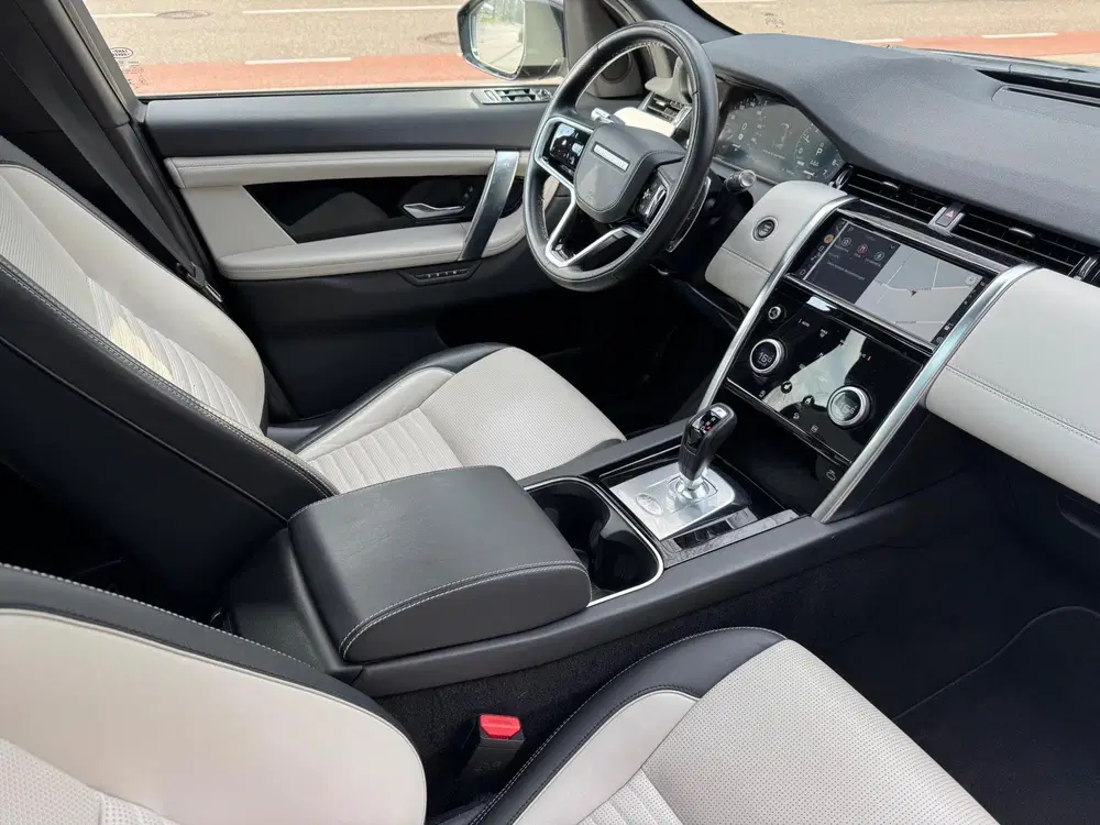 Land Rover Discovery Sport P300e 1.5 R-Dynamic HSE uit 2022, foto 13