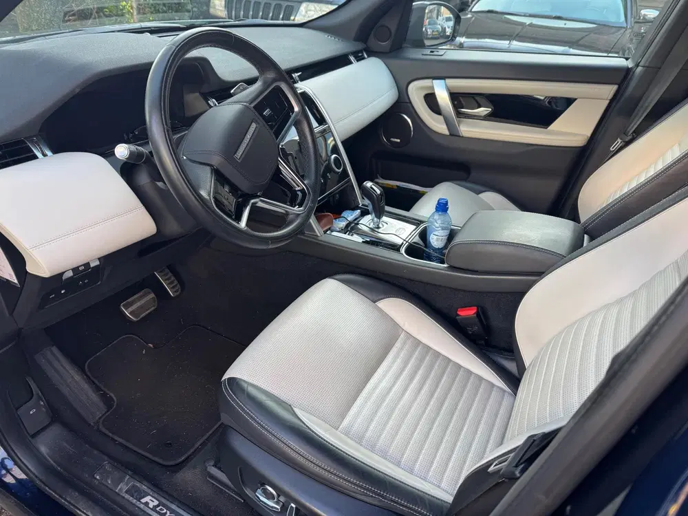 Land Rover Discovery Sport P300e 1.5 R-Dynamic HSE uit 2022, foto 3