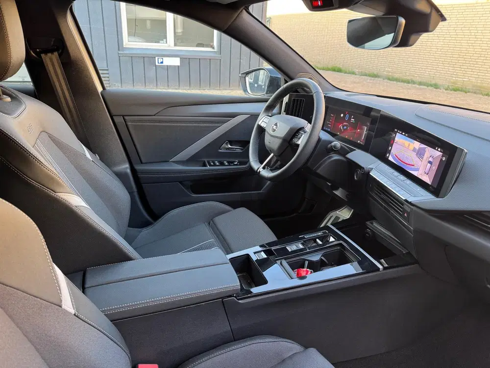 Opel Astra 1.6 Turbo Plug In Hybrid Edition uit 2025, foto 10