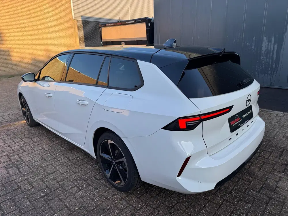 Opel Astra 1.6 Turbo Plug In Hybrid Edition uit 2025, foto 14