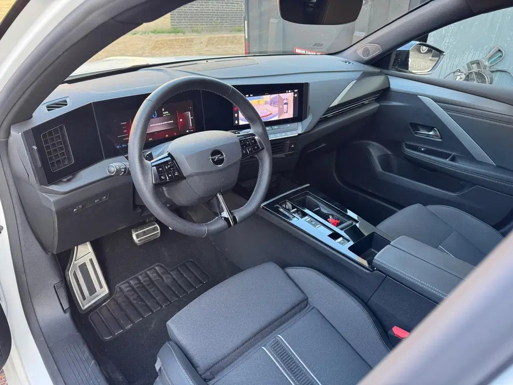 Opel Astra 1.6 Turbo Plug In Hybrid Edition uit 2025, foto 15