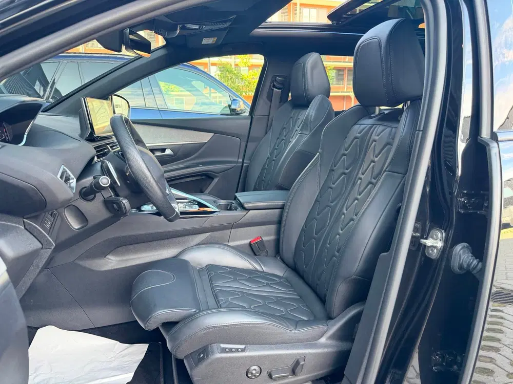 Peugeot 5008 1.2 PureTech GT Black Pack 7-Persoons uit 2022, foto 5