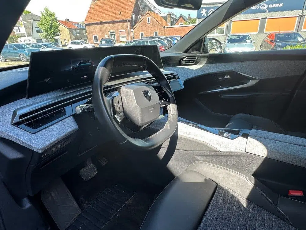 Peugeot 3008 1.2 HYB 145 ALLURE uit 2025, foto 10