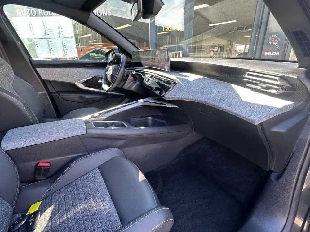 Peugeot 3008 1.2 HYB 145 ALLURE uit 2025, foto 11