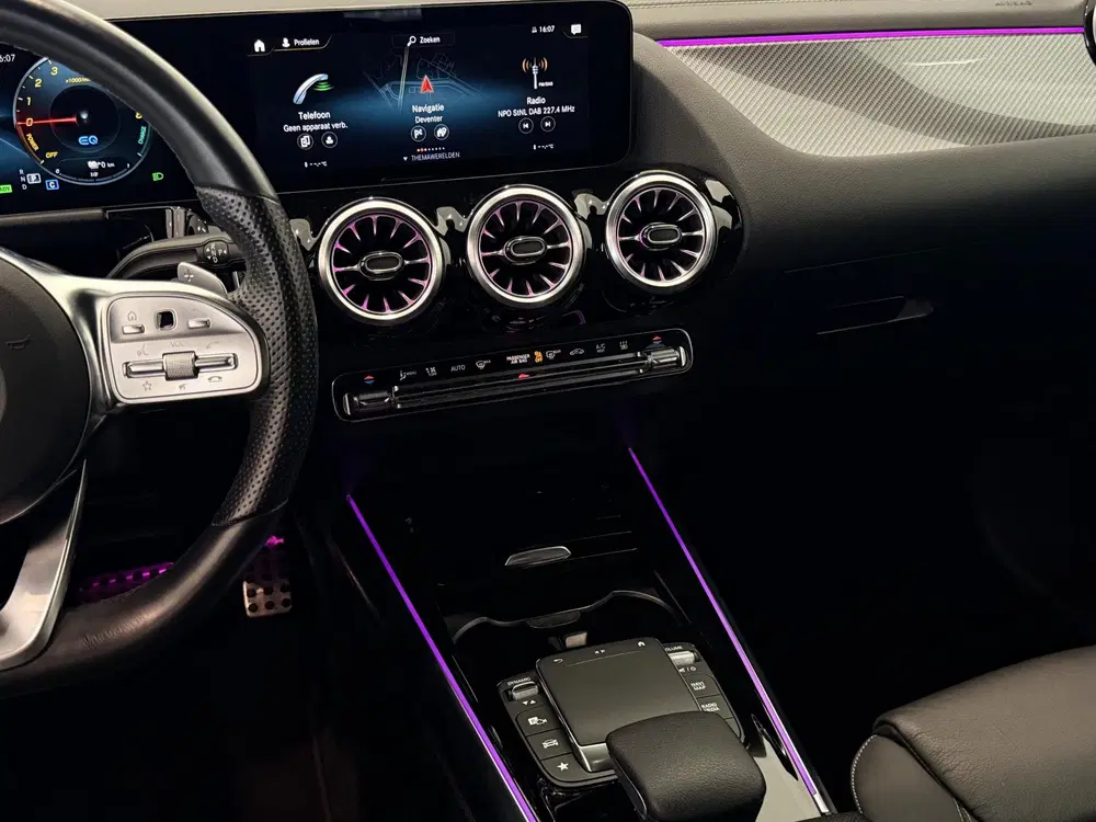 Mercedes-Benz GLA 250 e AMG Line uit 2023, foto 11