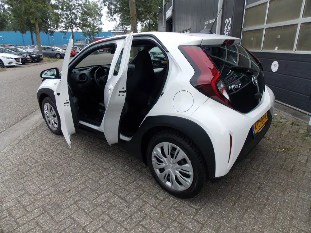 Toyota Aygo X 1.0 VVT-i S-CVT Play Automaat Airco Elek P uit 2025, foto 9