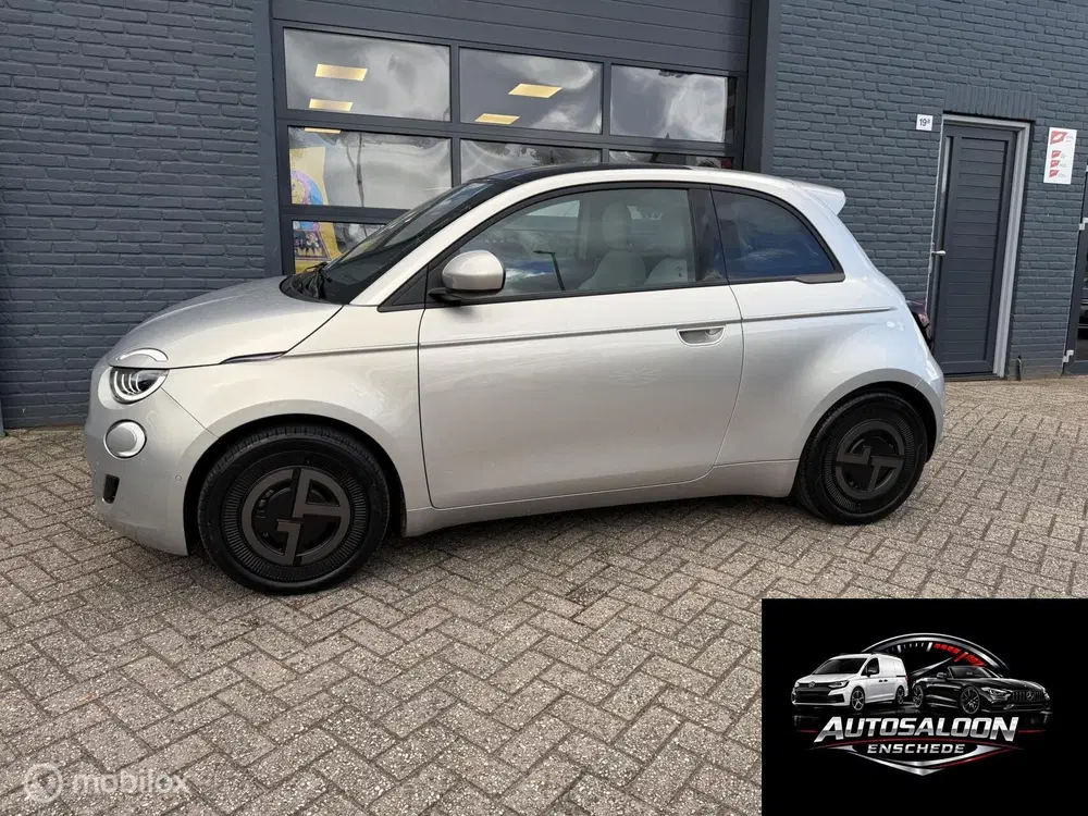 Fiat 500e Giorgio Armani 42 kWh 118 PK Airco Navi Pa uit 2025, foto 2