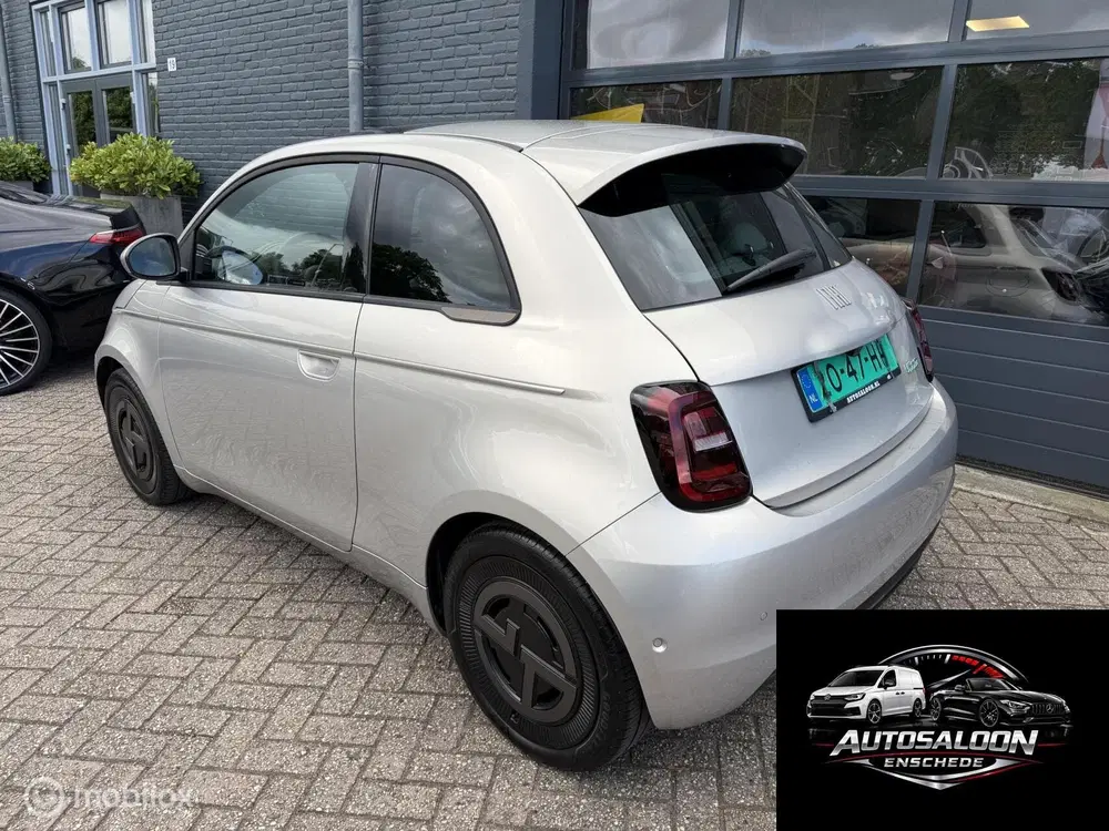 Fiat 500e Giorgio Armani 42 kWh 118 PK Airco Navi Pa uit 2025, foto 3
