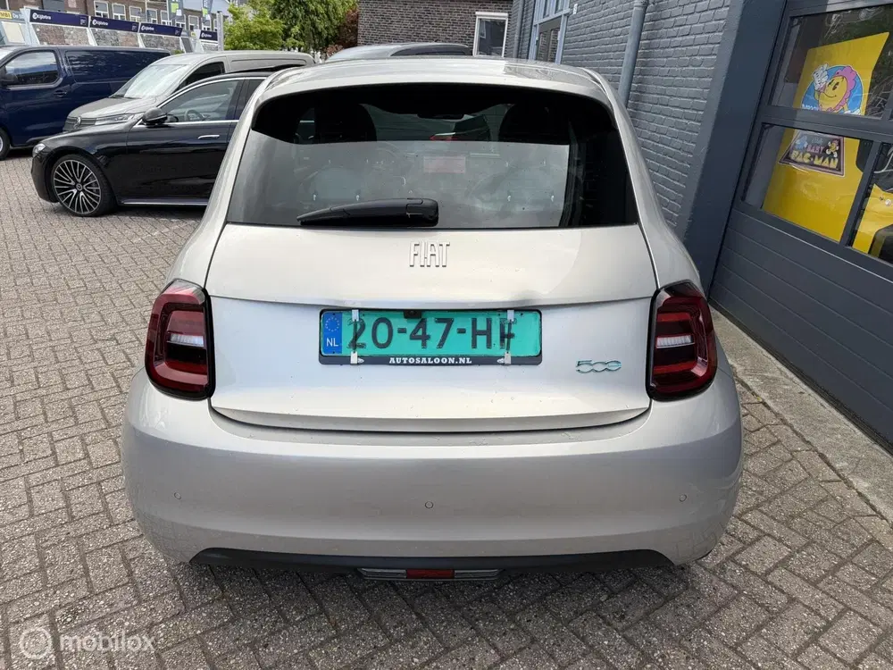 Fiat 500e Giorgio Armani 42 kWh 118 PK Airco Navi Pa uit 2025, foto 4
