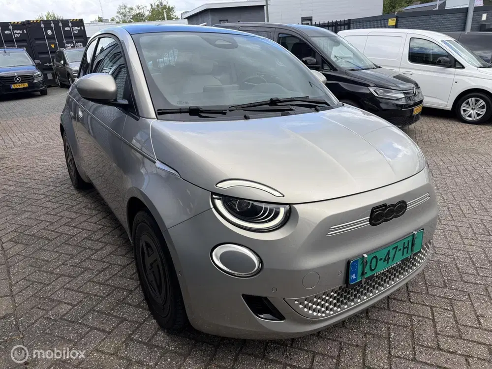 Fiat 500e Giorgio Armani 42 kWh 118 PK Airco Navi Pa uit 2025, foto 6