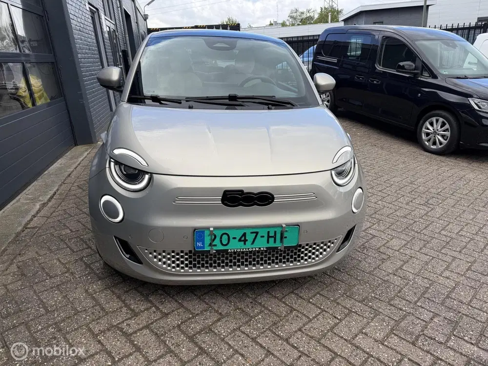 Fiat 500e Giorgio Armani 42 kWh 118 PK Airco Navi Pa uit 2025, foto 7
