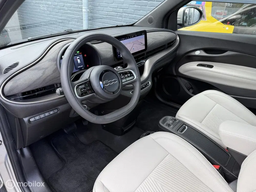 Fiat 500e Giorgio Armani 42 kWh 118 PK Airco Navi Pa uit 2025, foto 8
