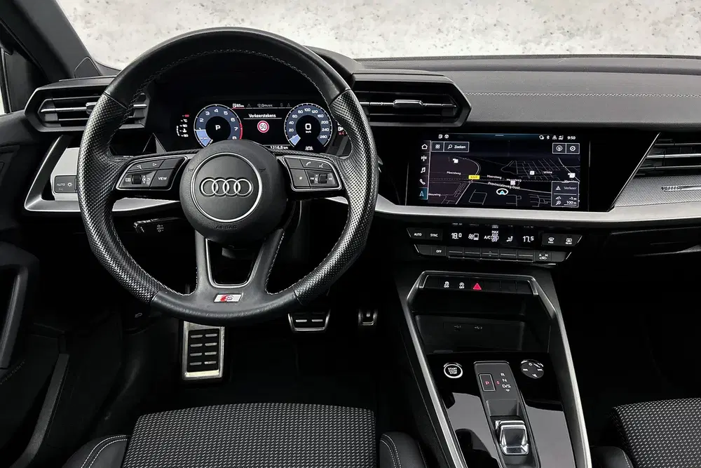 Audi A3 30 TFSI S-line uit 2022, foto 12