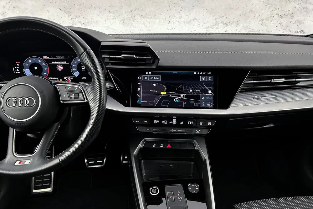 Audi A3 30 TFSI S-line uit 2022, foto 13