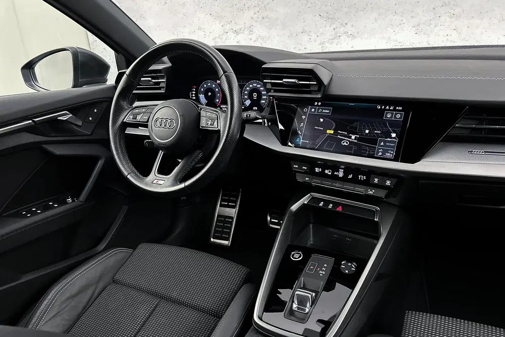 Audi A3 30 TFSI S-line uit 2022, foto 14