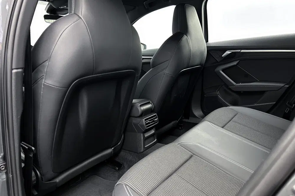 Audi A3 30 TFSI S-line uit 2022, foto 15