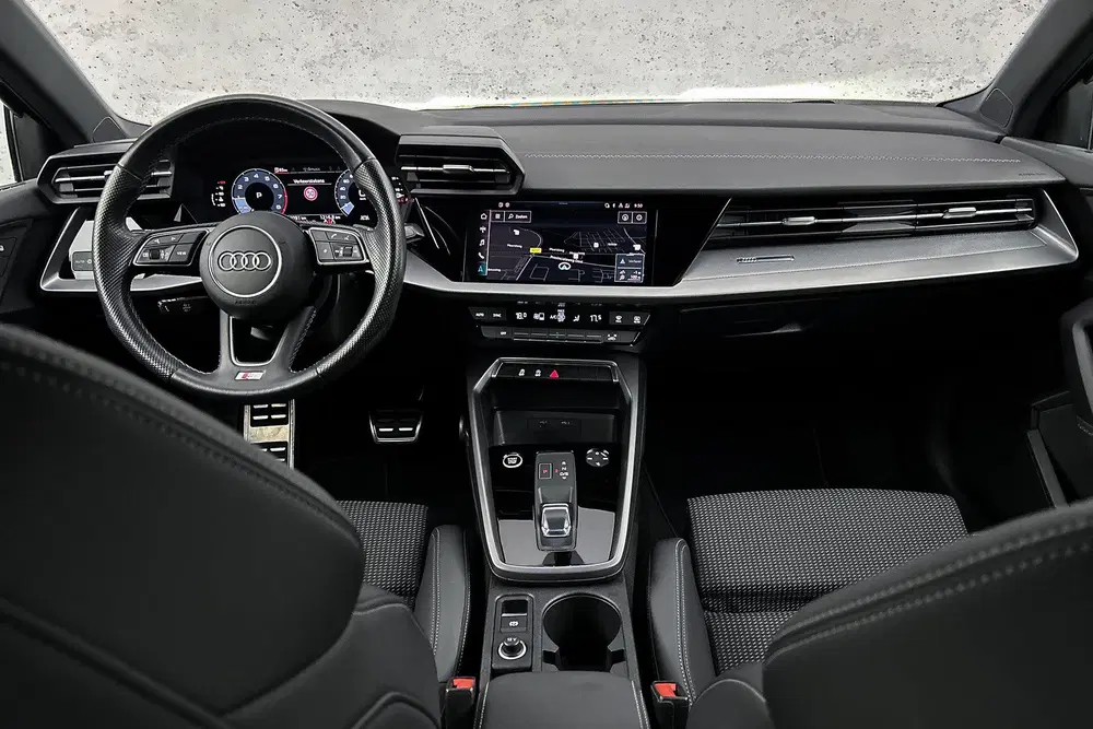 Audi A3 30 TFSI S-line uit 2022, foto 2