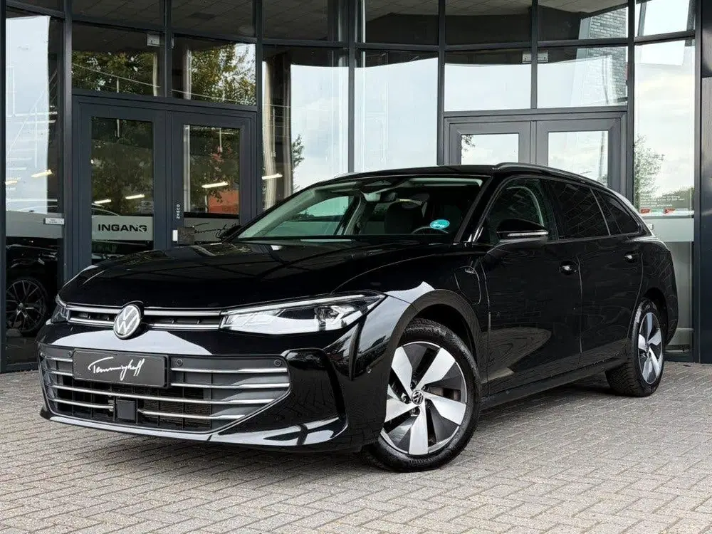 Volkswagen Passat VARIANT 1.5 eHYBRID BUSINESS uit 2026