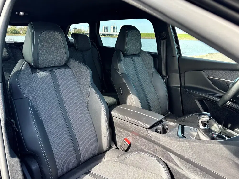 Peugeot 5008 1.2 PureTech Allure Pack Business uit 2023, foto 15