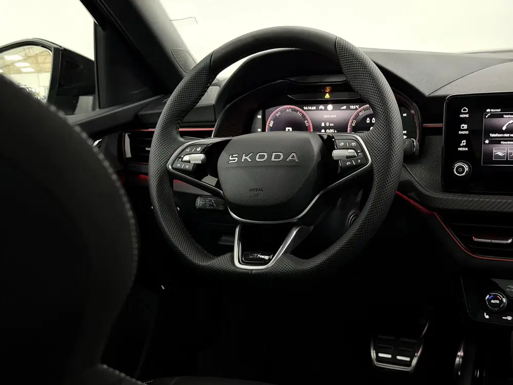 Skoda Kamiq 1.5 TSI Monte Carlo 150 PK Panoramadak uit 2026, foto 13