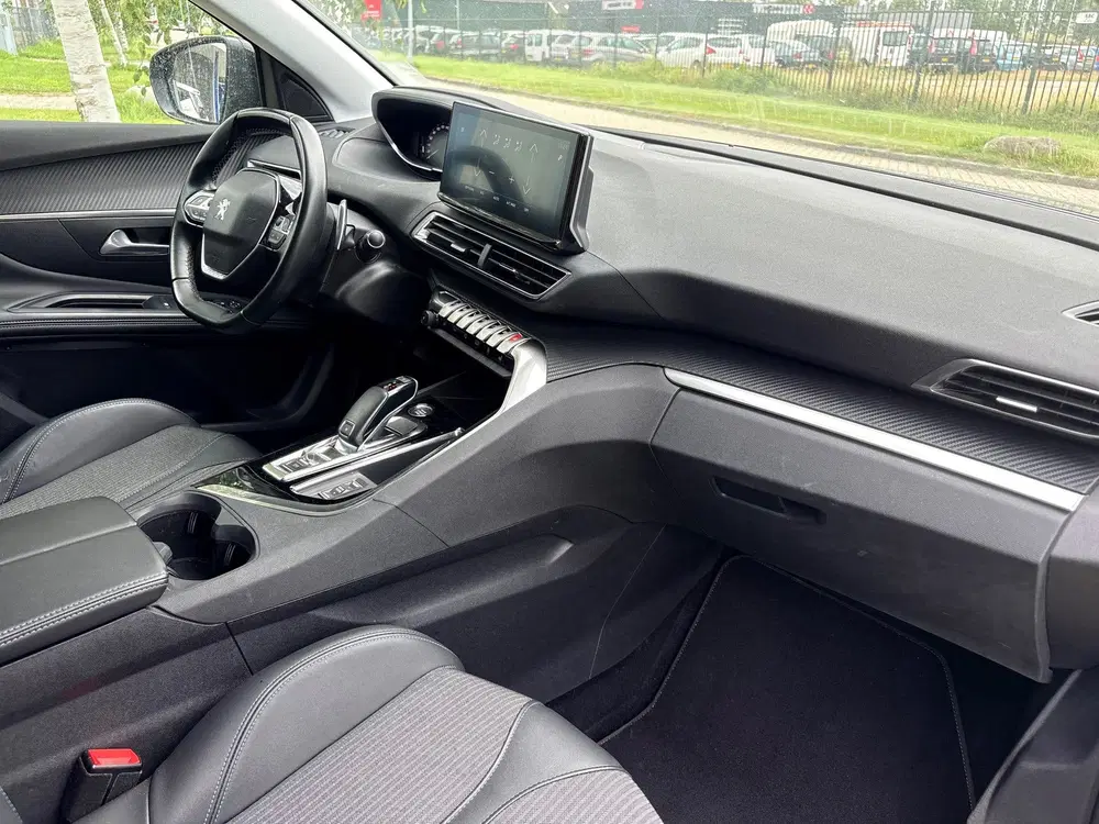 Peugeot 3008 1.2 PureTech Allure uit 2022, foto 11
