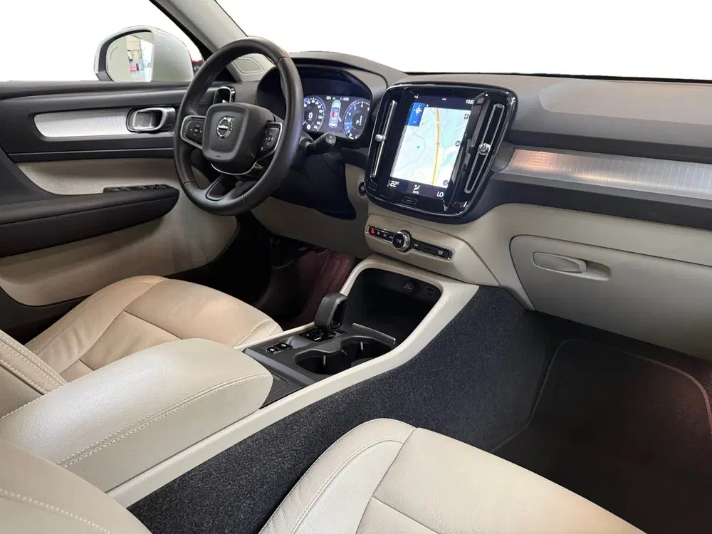 Volvo XC40 1.5 T2 Momentum Business I Leder I CarPlay uit 2022, foto 4