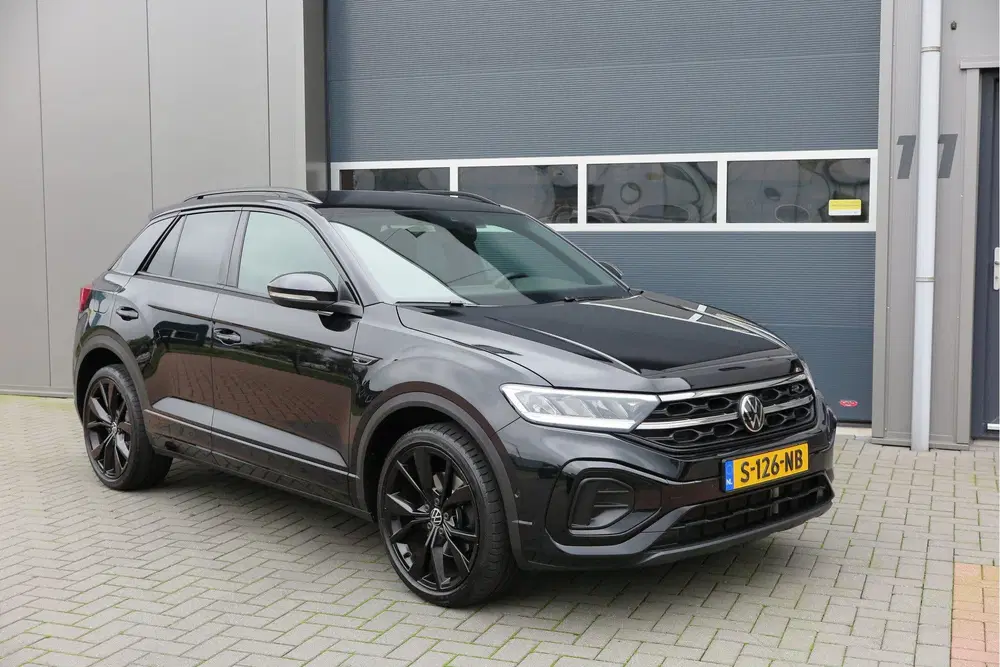 Volkswagen T-Roc 1.5 TSI 150pk DSG R-Line Black Style Virtu uit 2023, foto 2