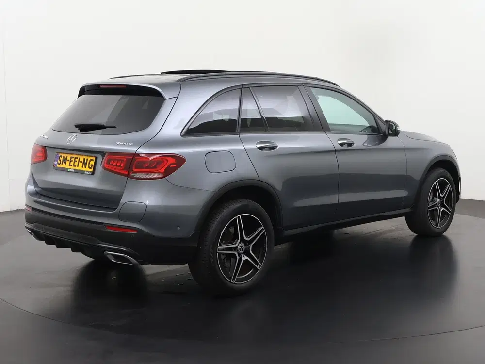 Mercedes-Benz GLC 300e 4MATIC AMG Night Premium Plus uit 2022, foto 4