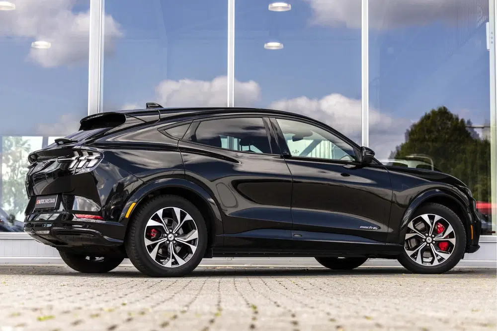 Ford Mustang Mach-E AWD 75 kWh uit 2021, foto 2
