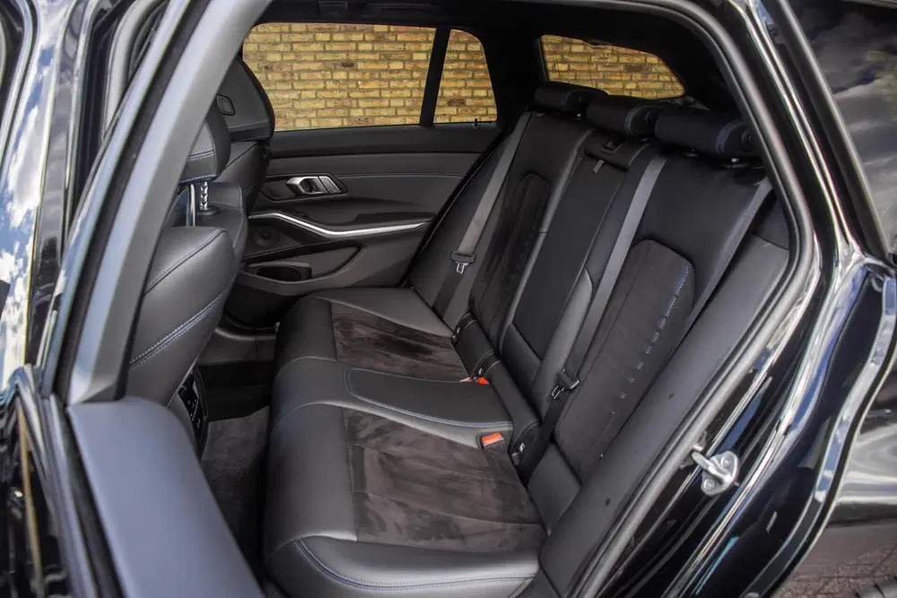 BMW 3-serie 330e M-Sport uit 2022, foto 12