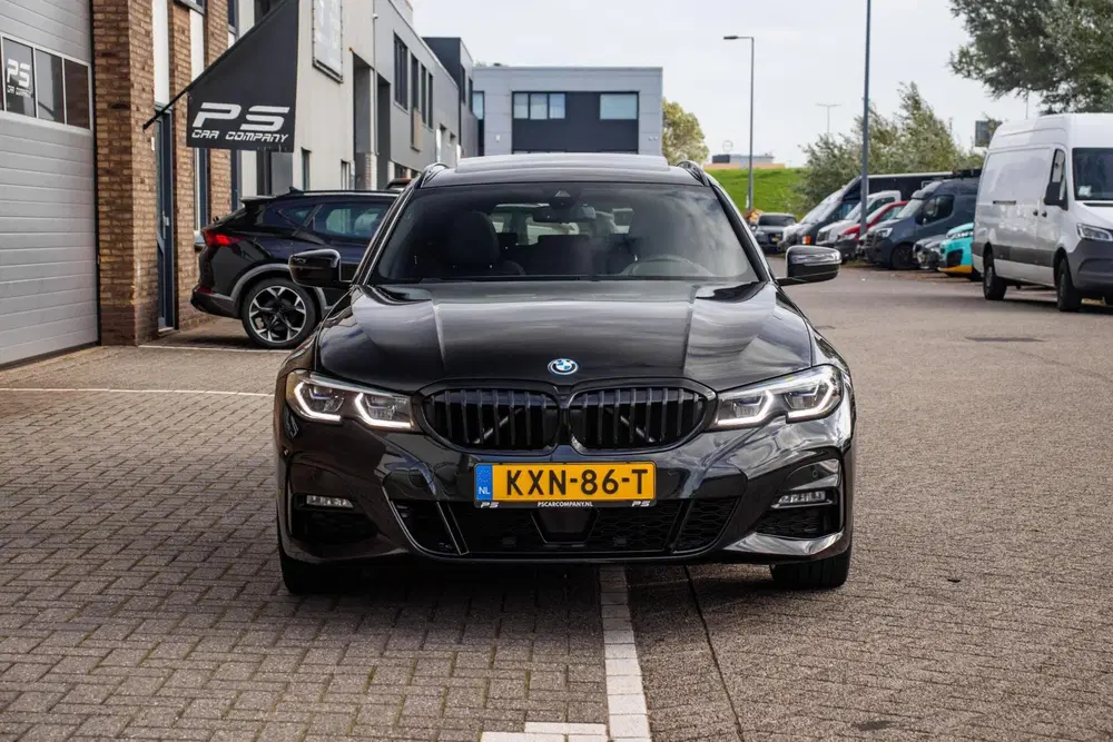 BMW 3-serie 330e M-Sport uit 2022, foto 9