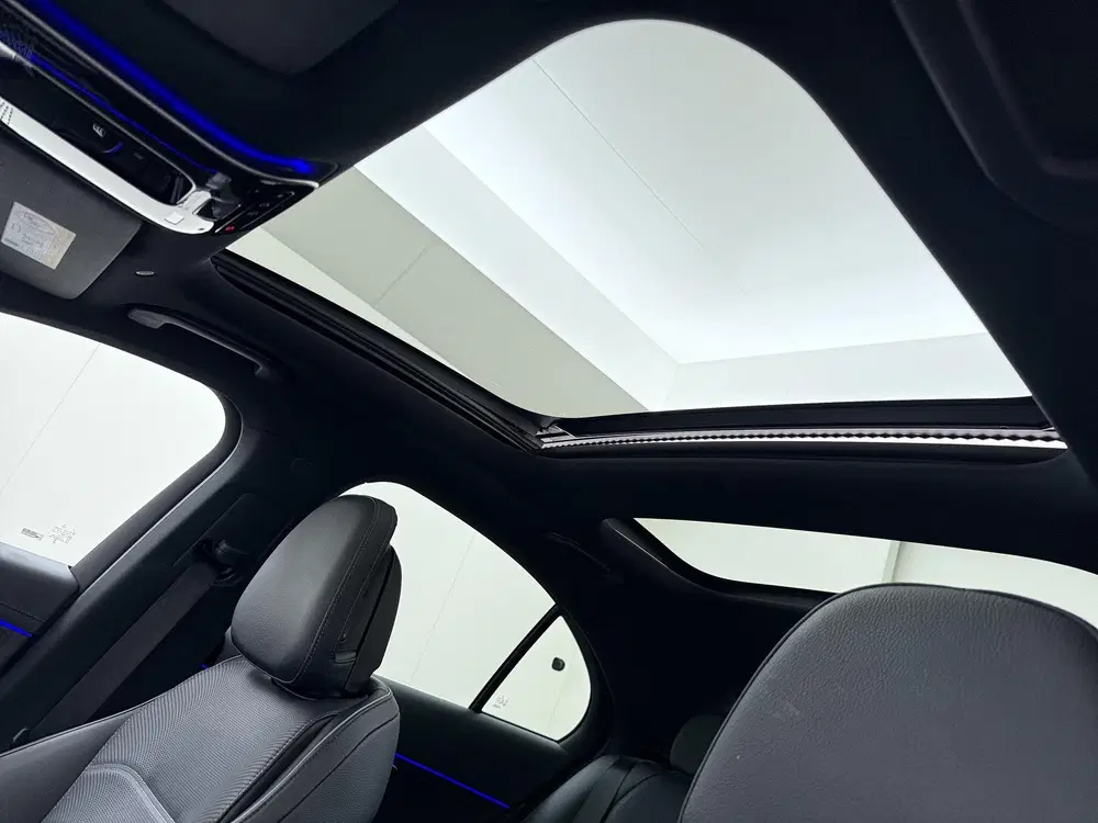 Mercedes-Benz E-Klasse 300 e AMG Line uit 2025, foto 10